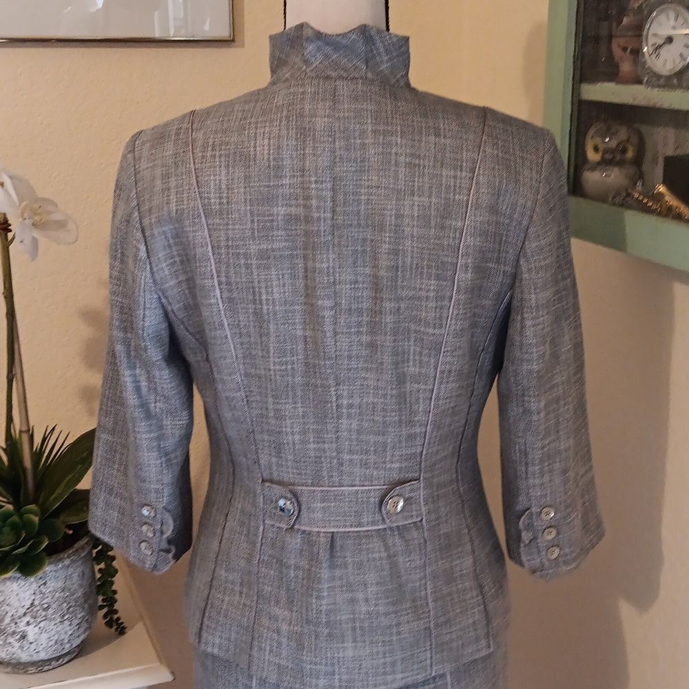 White House Black Market Two-Piece Suit. Career. Professional - Picture 6 of 12